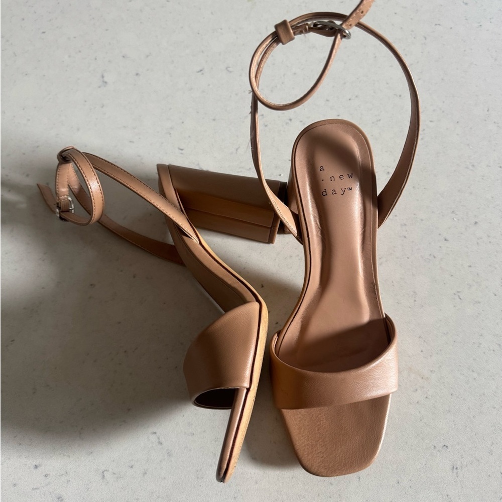 NEW Target A New Day womenâs tan square open toe strap block heel sandals size 7